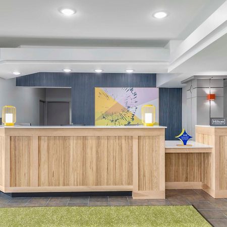 Spark By Hilton Lansing Buitenkant foto